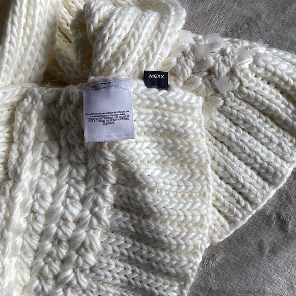 MEXX CREAM THICK PLUSH KNIT SCARF WITH EMBELLISHED HEM DETAIL - Picture 5 of 9